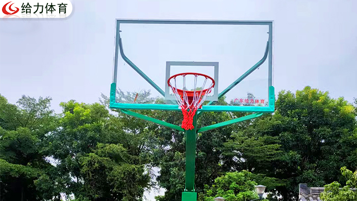 肇慶籃球架價錢多少，給力體育安裝籃球架數(shù)十年廠家直銷人皆周知